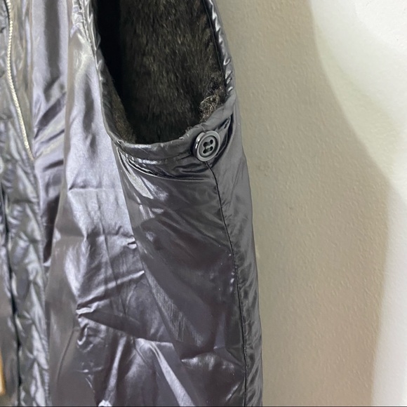 Dawn Levy Sly II Chevron Puffer Hooded Vest Size medium - Picture 6 of 16